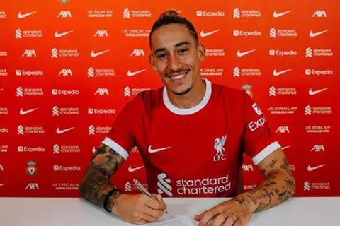 رسمياً.. ليفربول يعلن تجديد عقد كوستاس تسيميكاس